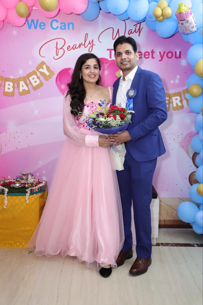 Soon-to-be parents @vatsalsheth and @ishidutta pose happily at their baby  shower ceremony🤰💗 📸-@mjayphotography_ . #vatsalsheth… | Instagram